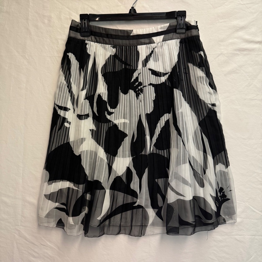 White House Black Market Black White Floral Pleated Midi Skirt Size 4